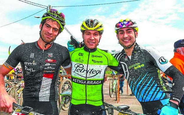 Mikel Arriaga durante la Aragón Bike Race.