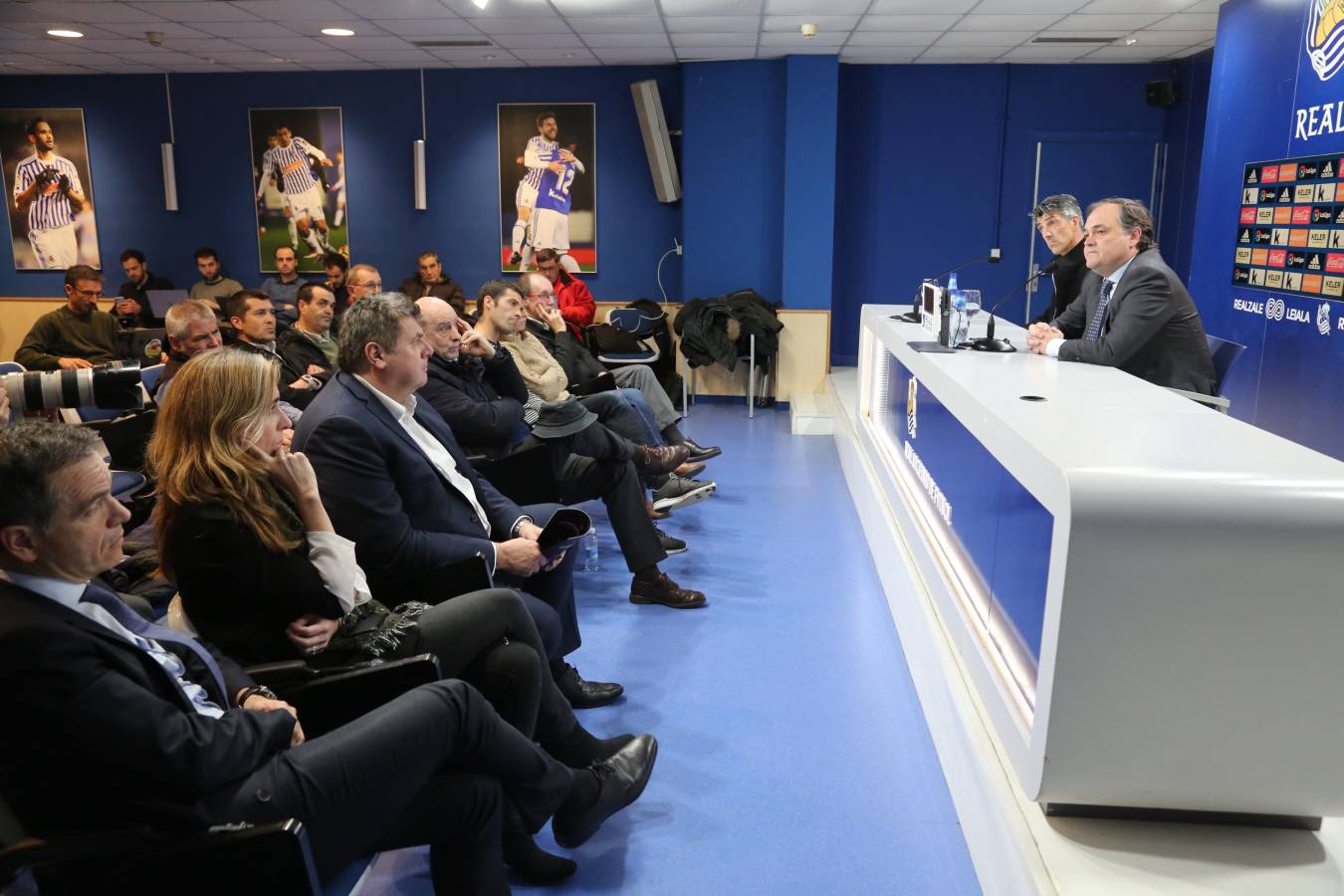 Imanol Alguacil ha sido presentado como nuevo entrenador de la Real Sociedad, sustituyendo de este modo a Eusebio Sacristán. Mikel Labaka será su segundo entrenador.
