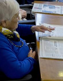 Imagen secundaria 2 - Miembros de la Diputación han visitado la residencia Aita-Etxe. 
