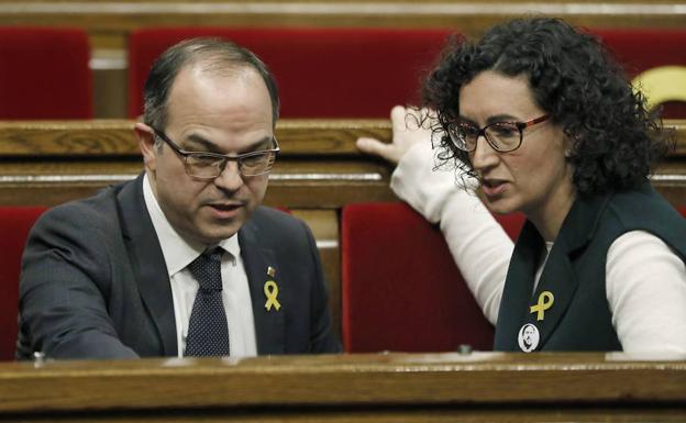 Jordi Turull y Marta Rovira, en el pleno del Parlament del 1 de marzo. 