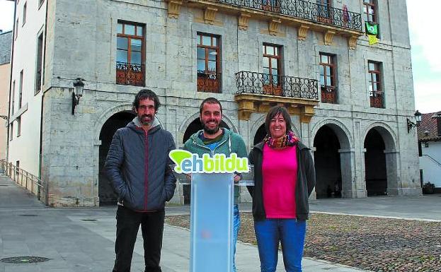 Miembros de EH Bildu plantearon una serie de propuestas para hacer con el remanente.