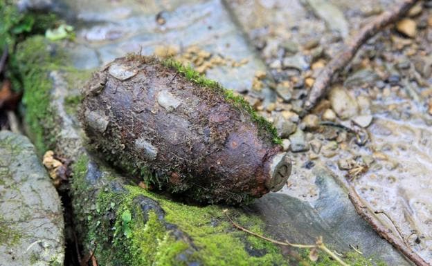 El obús hallado en la zona de Miramón, en San Sebastián.