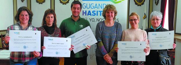 Compromiso. La alcaldesa agradeció el esfuerzo de supermercados y comercios en el reciclaje.