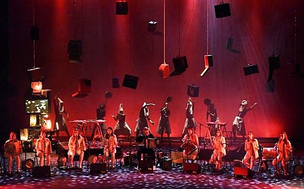 Kepa y sus Sorginak presentando a lo grande el disco ‘Maletak’ en el Arriaga.