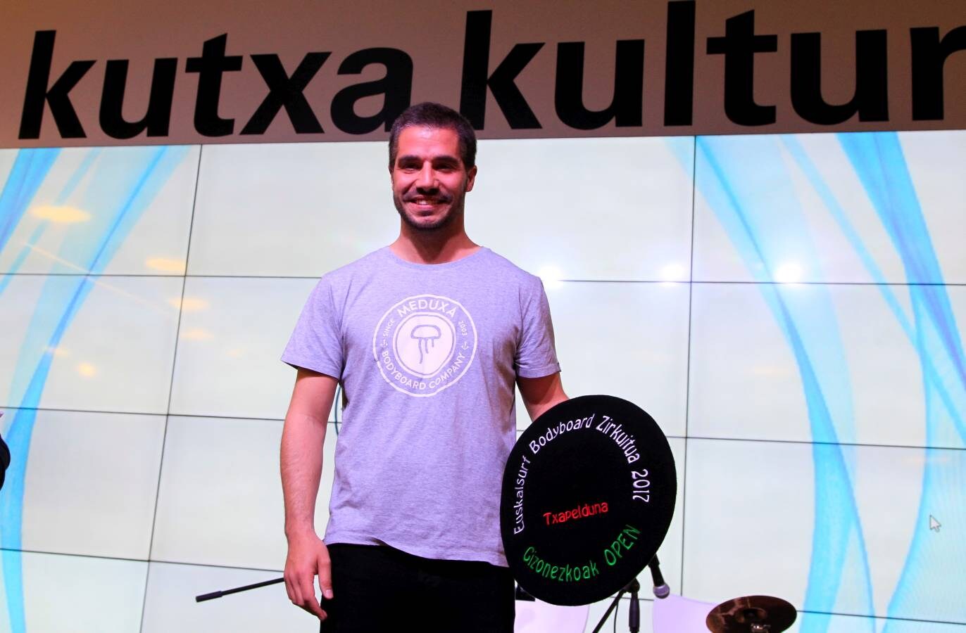 La Euskal Herriko Surf Federazioa celebró su gala de premios anual en el edificio Tabakalera de San Sebastián.