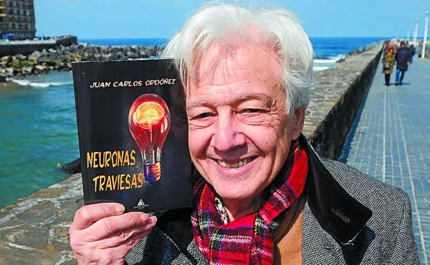 Juan Carlos Ordóñez, con su libro ayer en San Sebastián. 