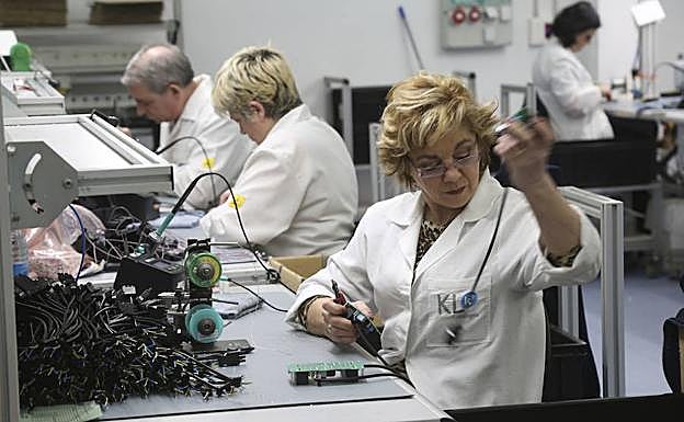 Imagen principal - Trabajadores de la empresa