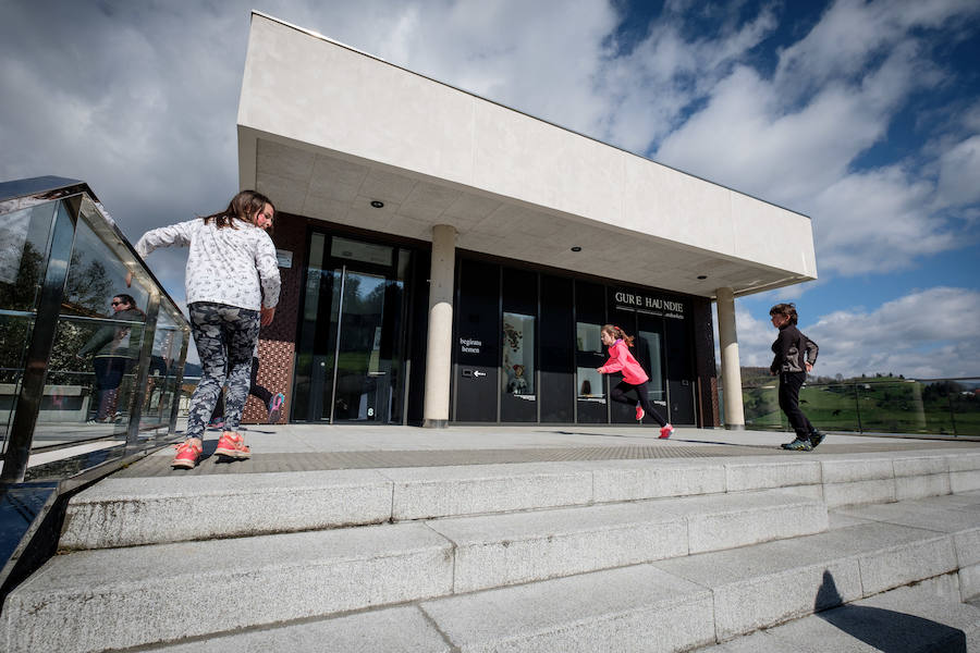 El éxito de la película lleva a Altzo más visitantes. El pueblo potencia las rutas vinculadas al Gigante, con un nuevo centro de interpretación.