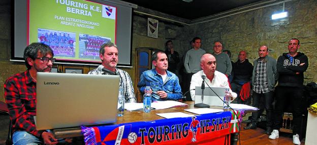 Touring Berria. Miembros de la Plataforma. 