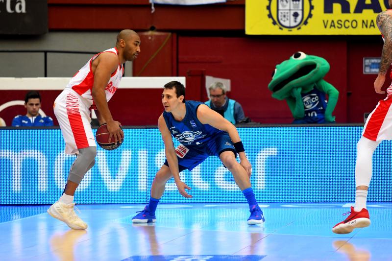 El Baskonia se lleva la victoria, 72-84. Los alaveses hacen valer su calidad para imponerse a un Gipuzkoa Basket que brilló en la primera mitad pero que tuvo que hincar la rodilla ante un rival superior.