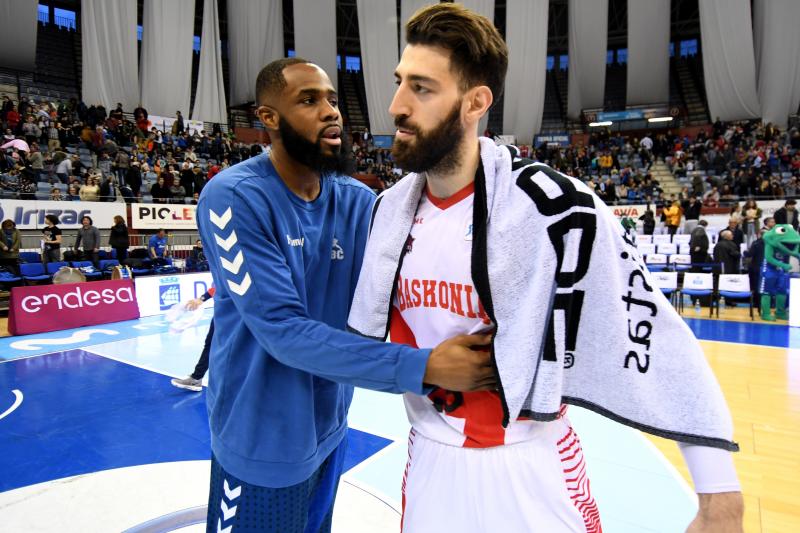 El Baskonia se lleva la victoria, 72-84. Los alaveses hacen valer su calidad para imponerse a un Gipuzkoa Basket que brilló en la primera mitad pero que tuvo que hincar la rodilla ante un rival superior.