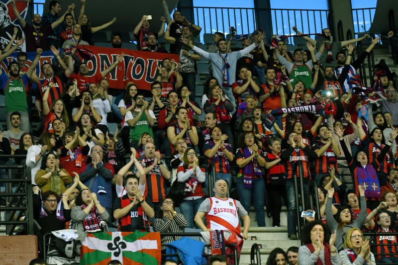 El Baskonia se lleva la victoria, 72-84. Los alaveses hacen valer su calidad para imponerse a un Gipuzkoa Basket que brilló en la primera mitad pero que tuvo que hincar la rodilla ante un rival superior.