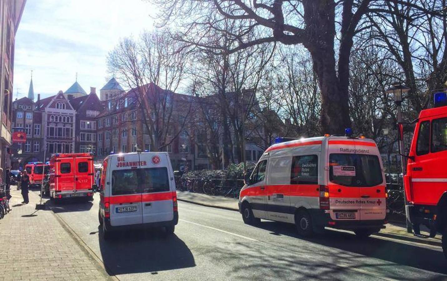 Tres personas han muerto y al menos una treintena han resultado heridas