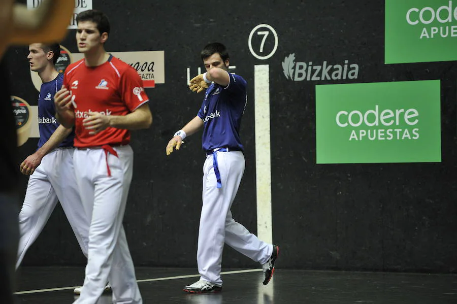 Ezkurdia y Zabaleta se han calado esta tarde las txapelas del Campeonato de Parejas tras pasar por un encima de Elezkano II y Rezusta (22-9)