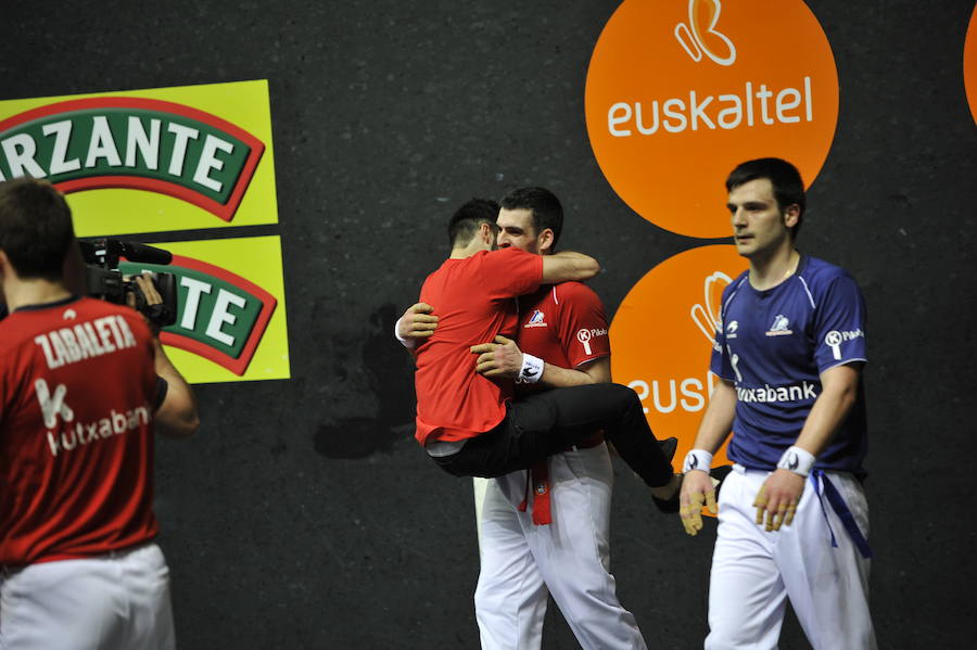 Ezkurdia y Zabaleta se han calado esta tarde las txapelas del Campeonato de Parejas tras pasar por un encima de Elezkano II y Rezusta (22-9)