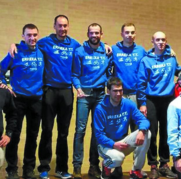 Componentes del Erreka Tri campeón de Navarra. 