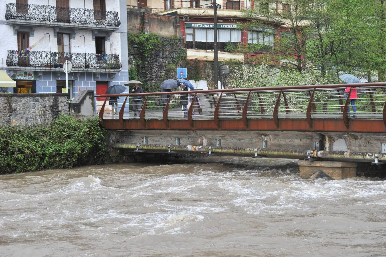 Tras la delicada situación que se vivió con los ríos en Gipuzkoa el miércoles, así han estado el jueves. 