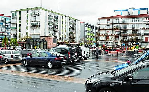 Los coches quedaron en la calle. 