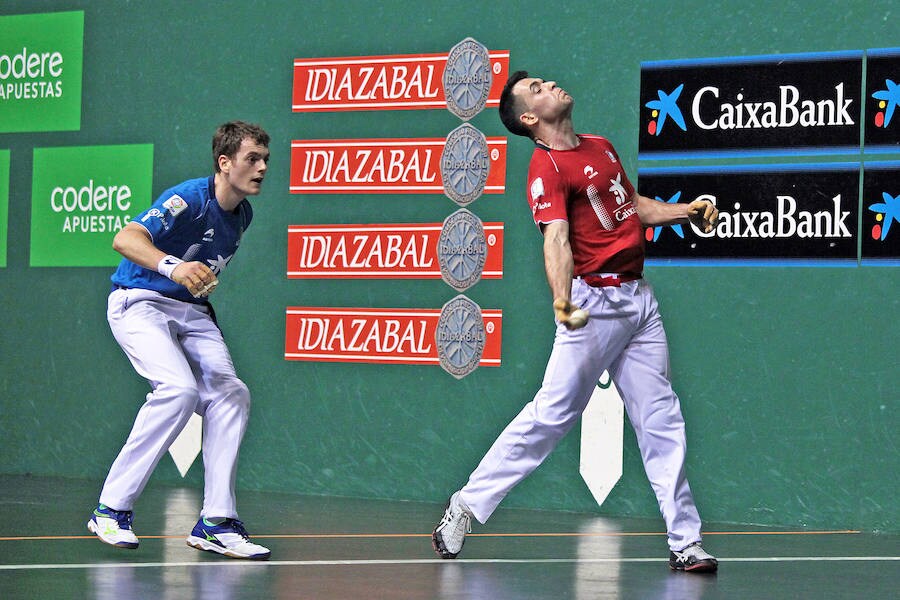 Erik Jaka y Laso durante el partido disputado este sábado en el Labrit.