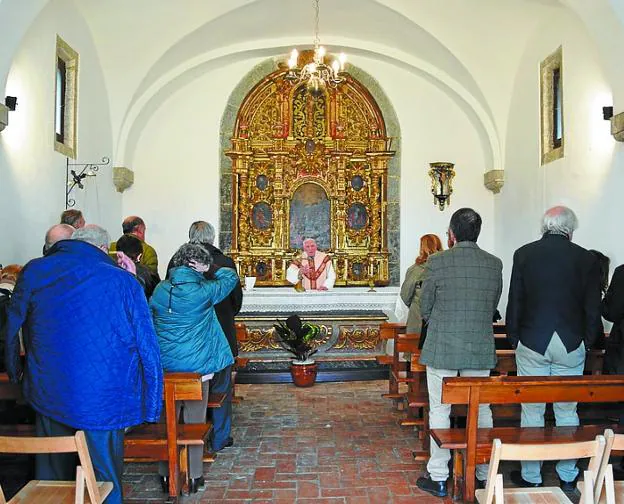 La jornada comenzó con una misa en la ermita del Palacio. 