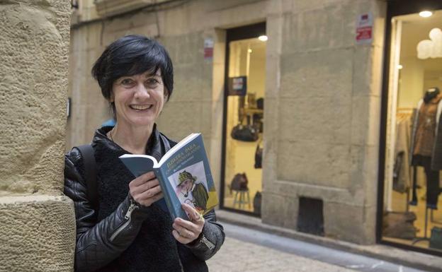 Beatriz Fernandez, 'Euskera para castellanohablantes' liburua aurkeztu zuenean. 