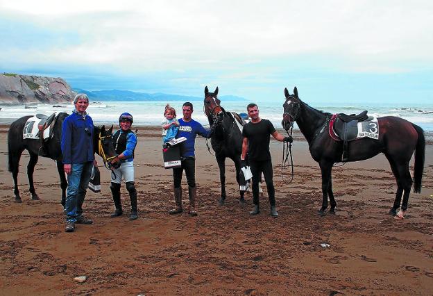Emocionante carrera de caballos en Itzurun | El Diario Vasco