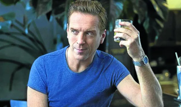 Damian Lewis es el multimillonario macho alfa de 'Billions', la serie que retrata con toda su crudeza la corrupción en la política y las finanzas.