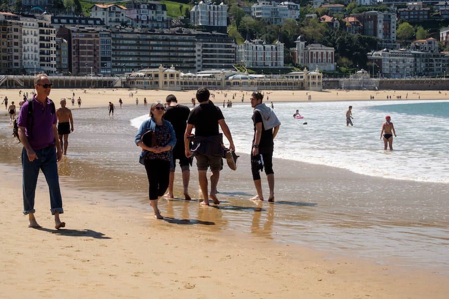 Fotos: Primer día de sol y playa en Donostia