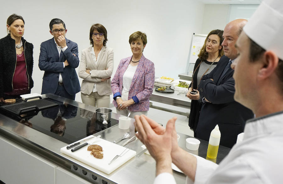 La investigación para la salud y la sostenibilidad, la innovación o el emprendizaje son ya parte integral de la gastronomía, tanto que el Basque Culinary Center ha pasado a integrar la Red Vasca de Ciencia, Tenología e Innovación.