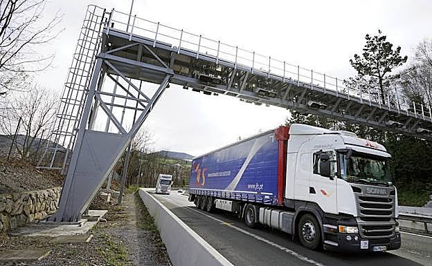 Los transportistas solicitarán a las Juntas de Gipuzkoa la suspensión temporal del peaje en la N-1 y A-15