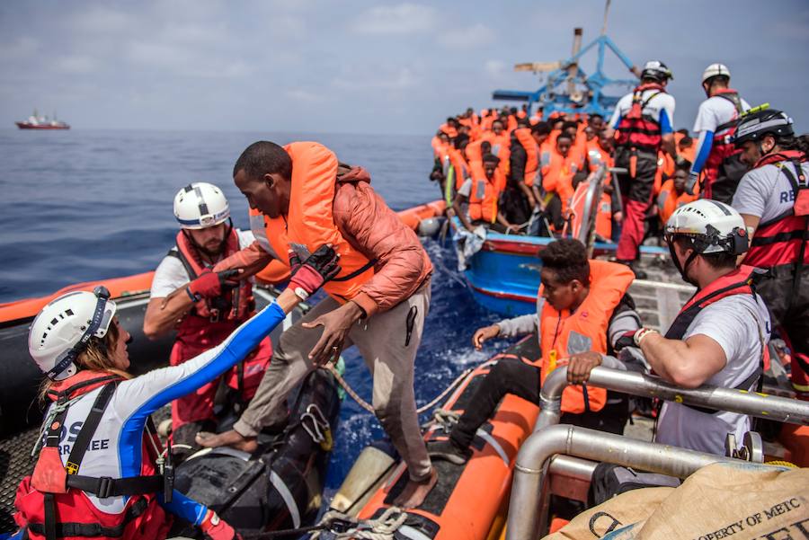 El buque «Aquarius» es el único que continúa con labores de rescate a inmigrantes y solicitantes de asilo en el mar Mediterráneo