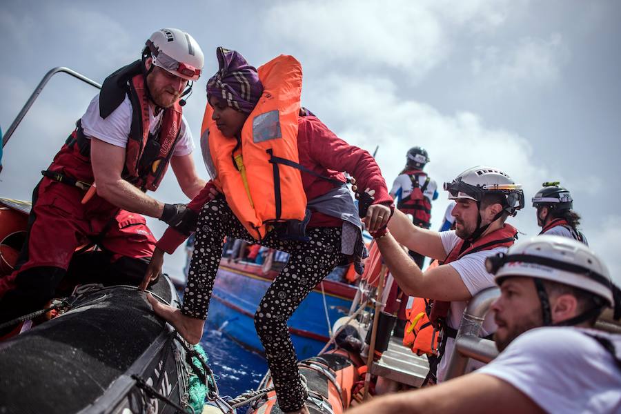 El buque «Aquarius» es el único que continúa con labores de rescate a inmigrantes y solicitantes de asilo en el mar Mediterráneo