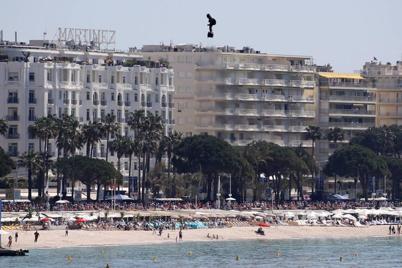 El cielo de la localidad francesa ha sido el elegido por la marca Red Bull para acoger la competición mundial de acrobacias aéreas 