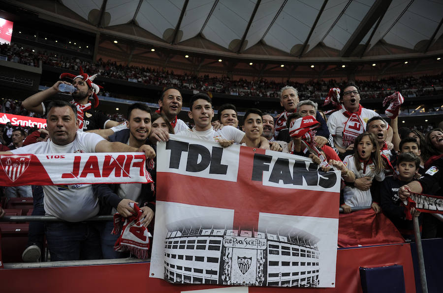 El Sevilla-Barcelona, un duelo marcado por la política y las reivindicaciones independentistas. En los exteriores del Wanda Metropolitano, se ha desplegado un amplio dispositivo de seguridad 