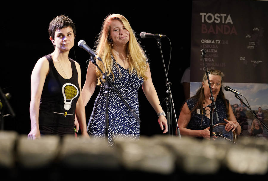 Tosta Banda, que reúne músicos de regiones europeas con lenguas minoritarias, presentará su disco en Euskadi y Navarra. El sábado 28 de abril actuará en el Kursaal donostiarra 