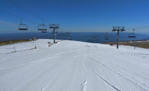 Manzaneda es una de las dos estaciones disponibles en la Cordillera Cantábrica