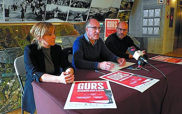 Natalia Cambronero, Juan Luis Silanes y Alejandro Santos, en la presentación en Arma Plaza.