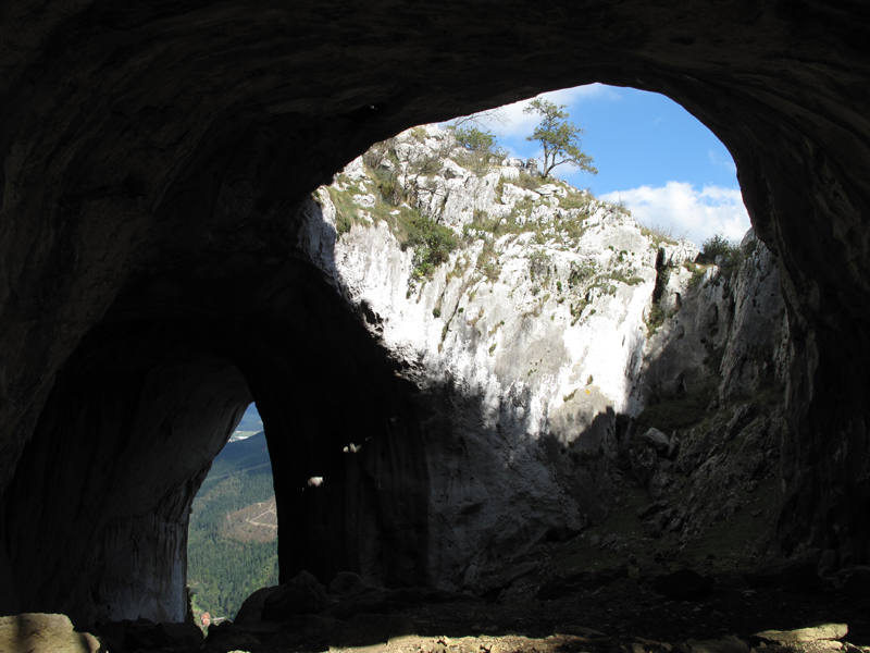 Mitología y tradición se funden en uno de los últimos valles secretos de la montaña guipuzcoana. Se trata de Araotz, un pequeño barrio rural cercano al santuario de Arantzazu donde el tiempo parece detenido