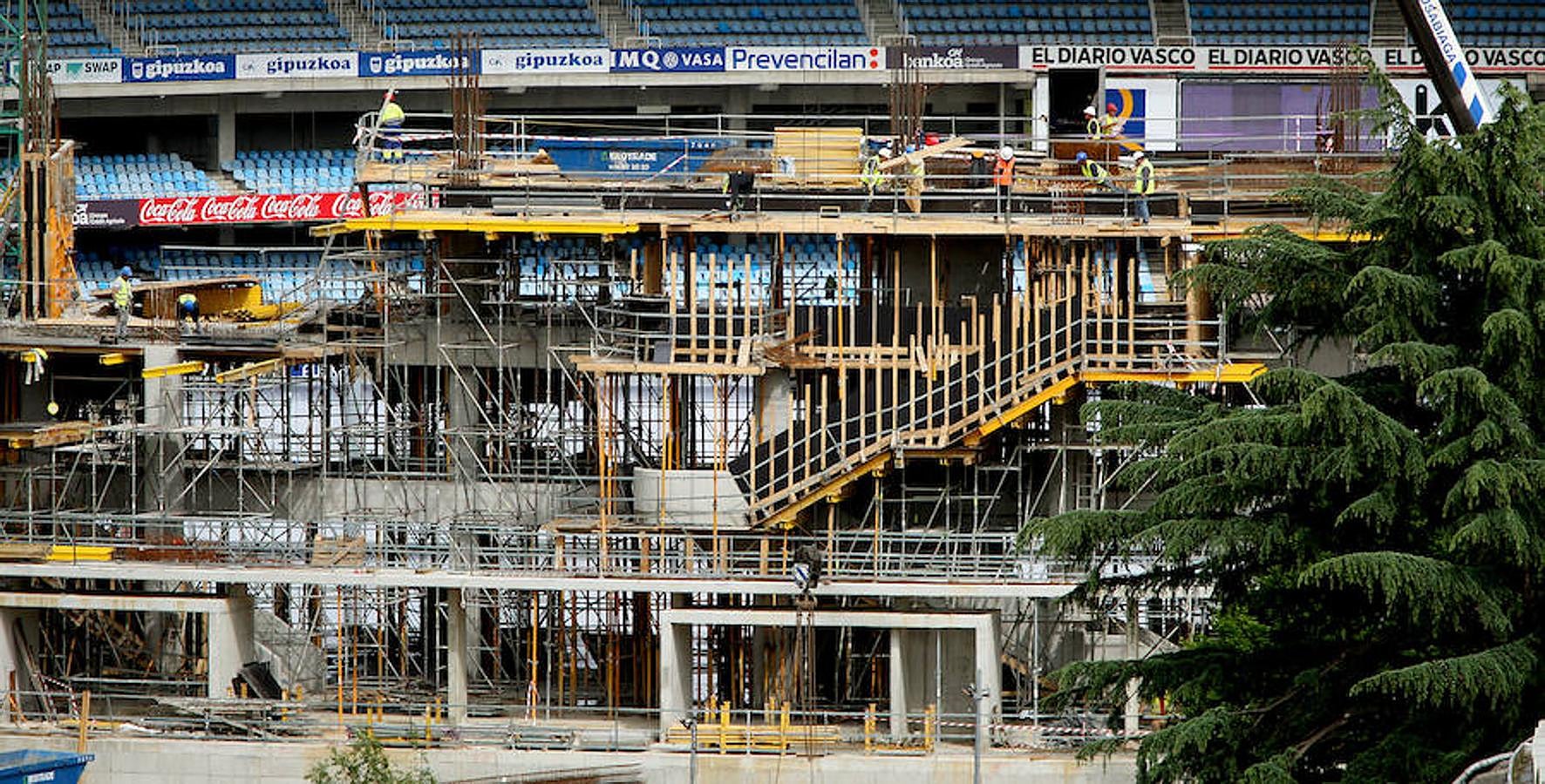 El elemento más singular del estadio de la Real Sociedad llegó ayer y empezará a tomar forma en la remodelación