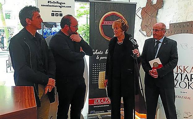 Arantxa Etxezarreta y Bitoriano Urrestarazu, del caserío Olazagibel de Idiazabal, y a Joseba Baez, de la quesería Arimasagasti.