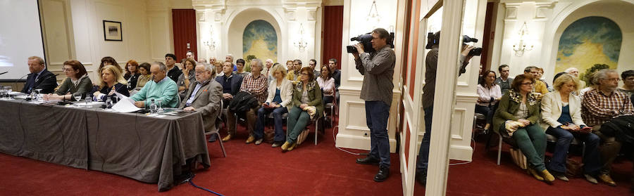 Los promotores del manifiesto 'ETA quiere poner el contador a cero' han presentado este miércoles en un hotel de San Sebastián, ante intelectuales y víctimas del terrorismo, el contenido de este documento, suscrito ya por más de 40.000 personas en la plataforma change.org.