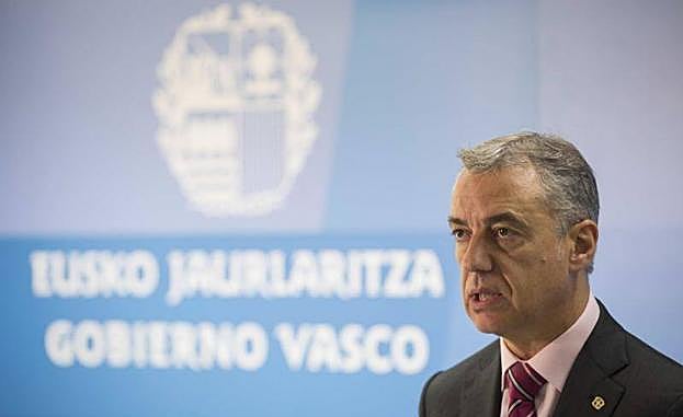 El lehendakari envía su primer recuerdo a «unas víctimas que nunca debieron producirse»