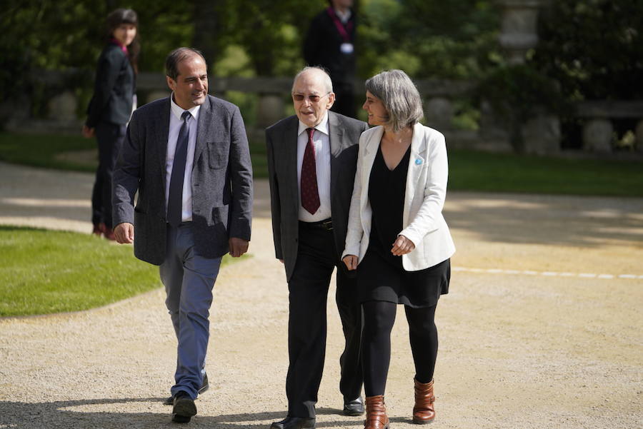 Villa Arnaga acoge la escenificación del final de ETA. Decenas de periodistas y hasta 89 invitados presenciarán la certificación del fin de la banda armada. 