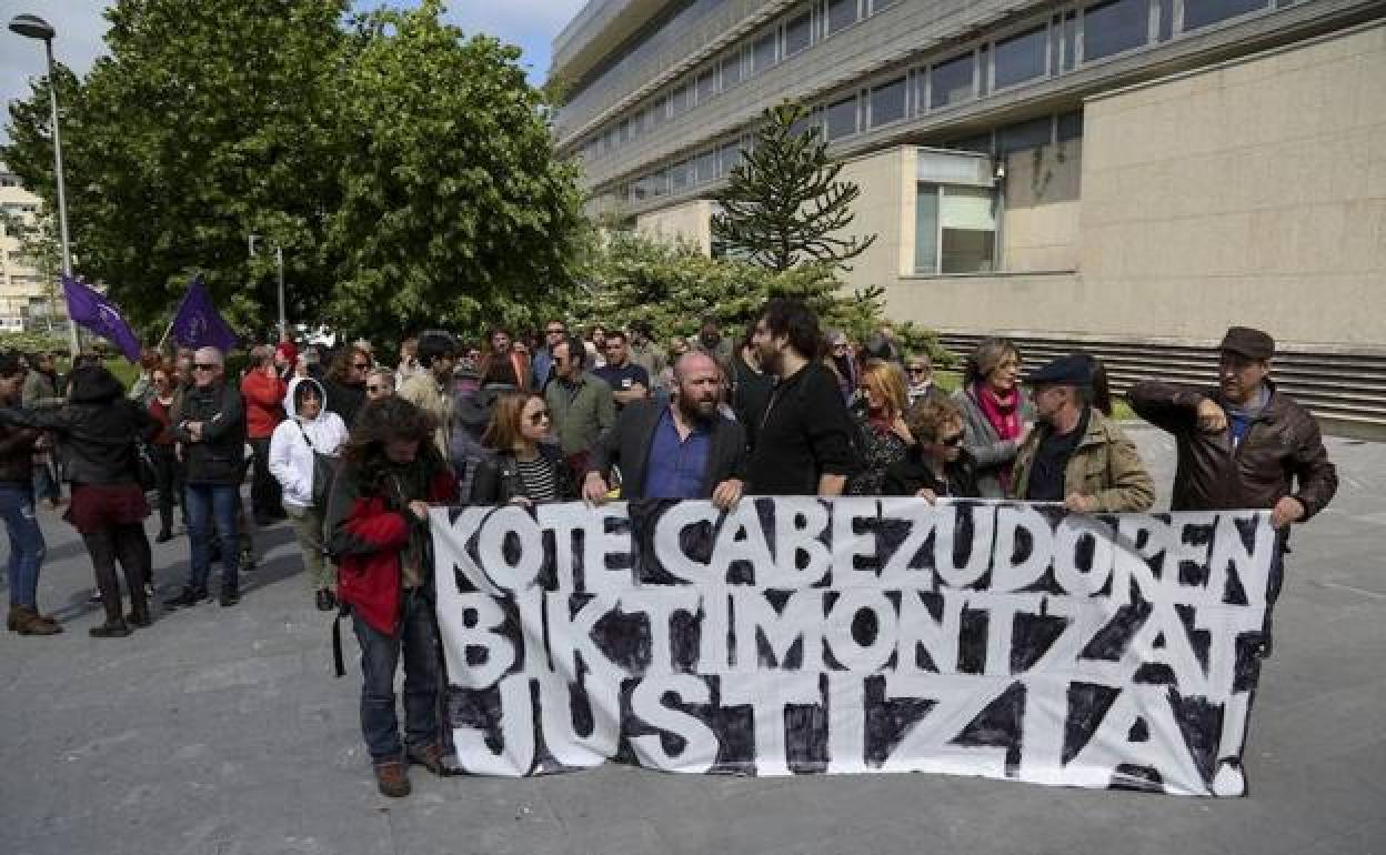 La concentración de este viernes frente al Palacio de Justicia de San Sebastián