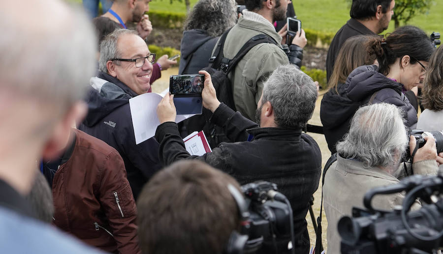 La villa Arnaga, en Kanbo, ha acogido la cumbre, organizada por el Grupo Internacional de Contacto (GIC), el Foro Social Permanente y la asociación vascofrancesa Bake Bidea, y que ha reunido a «personalidades internacionales» que han avalado la decisión de disolverse hecha pública este jueves por ETA.