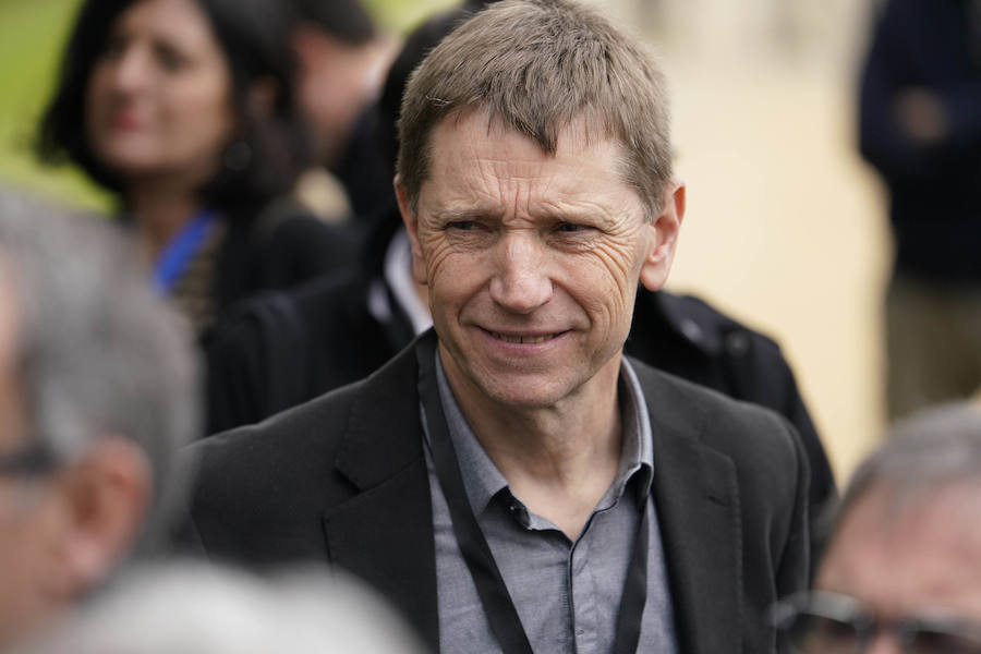 La villa Arnaga, en Kanbo, ha acogido la cumbre, organizada por el Grupo Internacional de Contacto (GIC), el Foro Social Permanente y la asociación vascofrancesa Bake Bidea, y que ha reunido a «personalidades internacionales» que han avalado la decisión de disolverse hecha pública este jueves por ETA.