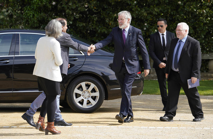 La villa Arnaga, en Kanbo, ha acogido la cumbre, organizada por el Grupo Internacional de Contacto (GIC), el Foro Social Permanente y la asociación vascofrancesa Bake Bidea, y que ha reunido a «personalidades internacionales» que han avalado la decisión de disolverse hecha pública este jueves por ETA.