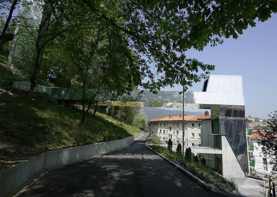 Los municipios de la bahía de Pasaia se benefician de ayudas forales que permiten acometer mejoras urbanísticas y crear nuevos equipamientos. La Diputación y las localidades implicadas han firmado un nuevo convenio que suma 8,4 millones en cuatro años