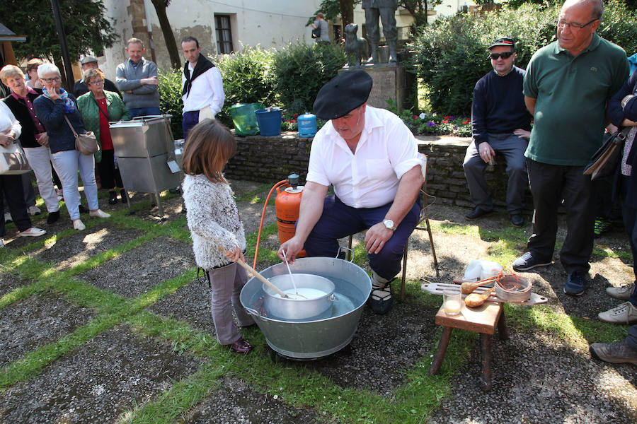 Idiazabal ha vivido este domingo una nueva edición de la Feria del Queso Vasco.