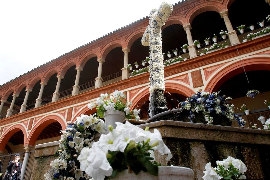 Córdboa vive estos días su tradicional fiesta de los patios, que llena de aroma y color sus calles con multicolores flores. El evento atrae a miles de turistas cada año.